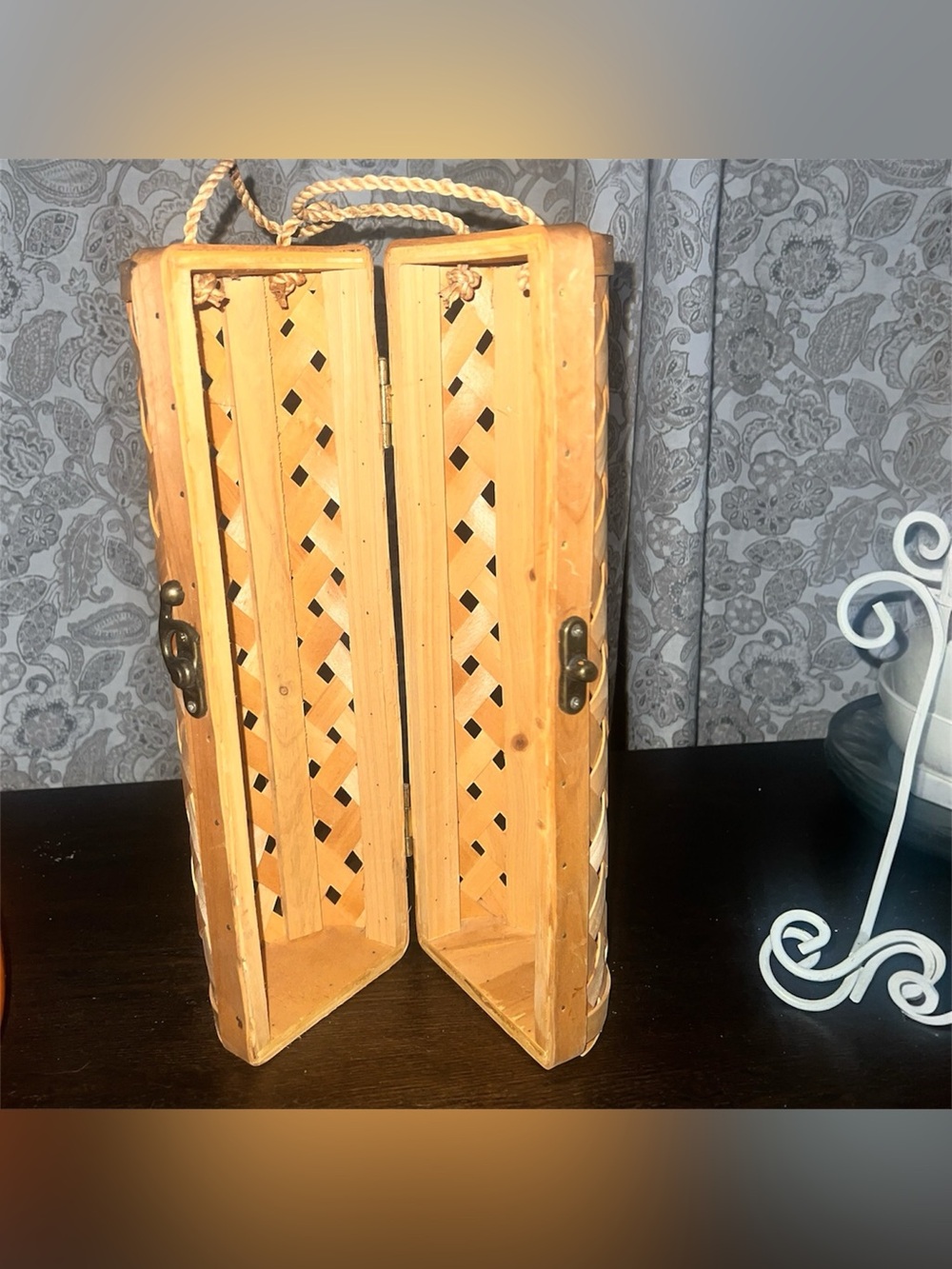 Vintage Rustic Wooden Lattice Single Wine Bottle Carrier Box